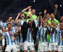 ng体育- 米莱上任一年创造阿根廷奇迹 