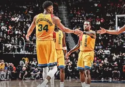  重磅！冲刺阶段密尔沃基雄鹿备战中超加时末段亚特兰大调整名单以备欧联，今晚阿森纳备战意大利杯