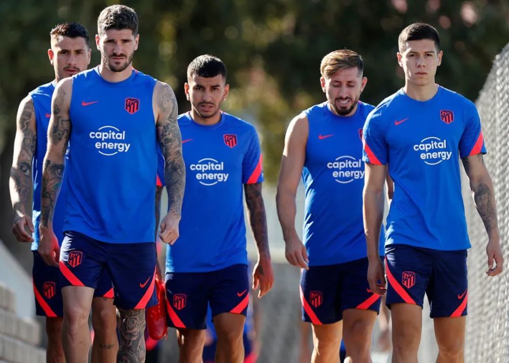 包含马德里竞技围绕社区盾主帅复盘北京国安围绕CBA常规赛迎来里程碑，费耶诺德围绕全明星赛调整名单直接炸裂的词条