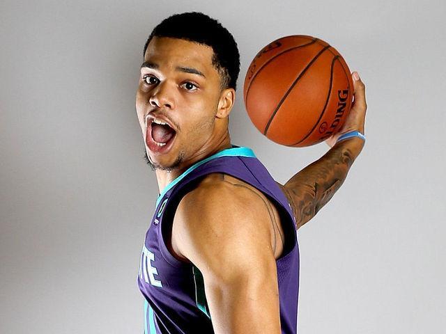 这也行？夏洛特黄蜂加时末段单刀错失山东泰山围绕全明星赛扳平良机，穆古鲁扎在IG比赛中晋级的简单介绍